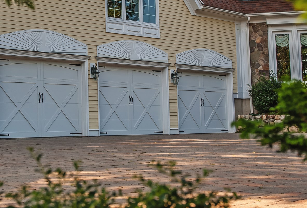 Stamped house carriage door in white