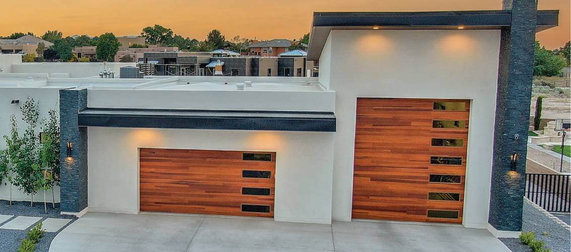 Planks garage door in cedar