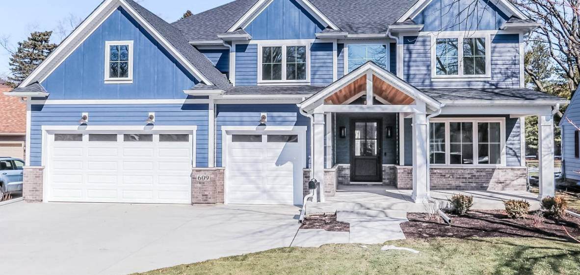 Craftsman garage door in white