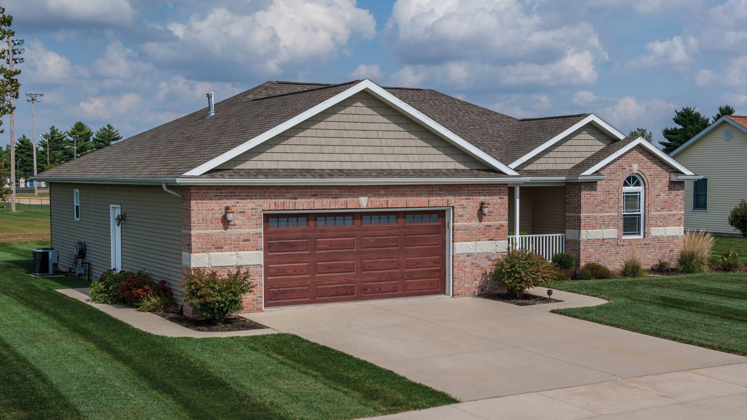 Should a detached garage have windows? Pros and Cons